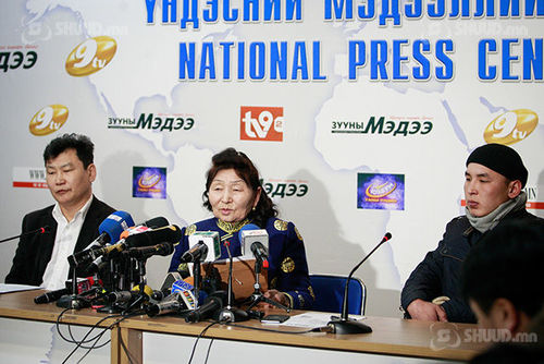 Б.Хурц нараас би хүүгийнхээ амийг  нэхнэ